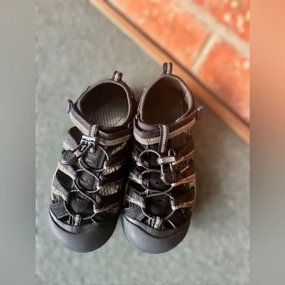 Keen H2 Newport Hard Toe Washable Sandals Size 4 Big Kids
